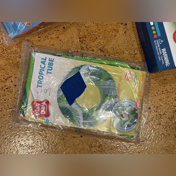 Discovery Kids Toy Inflatable Water Slide and two Tropical tubes New - Picture 7 of 8